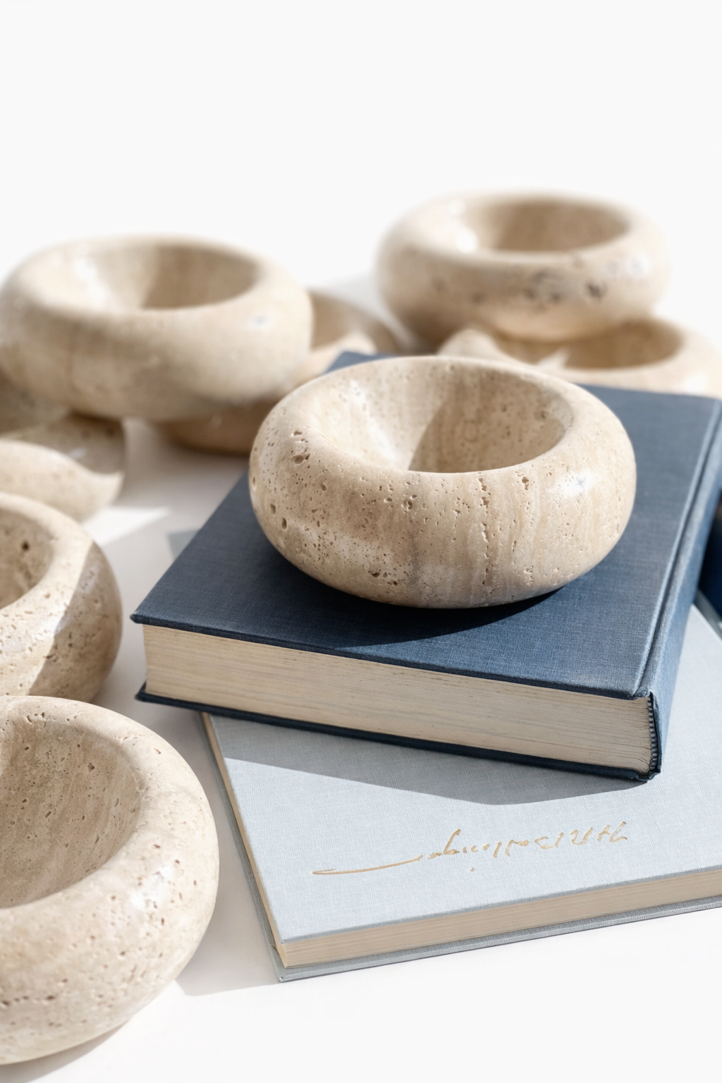 CONTOUR BOWL IN TRAVERTINE